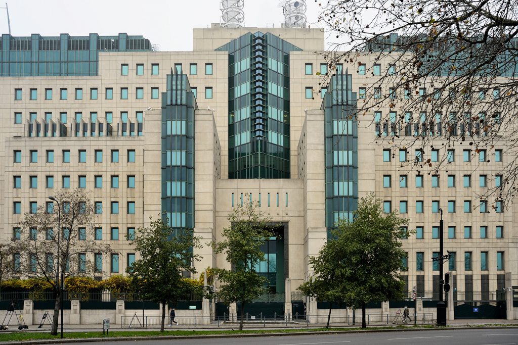 Postmodernism and Digital Language: London as a Palimpsest